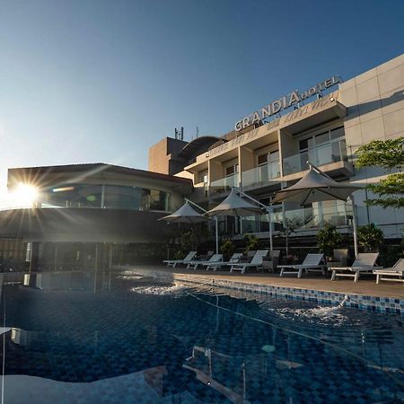 Grandia Hotel Bandung Exterior photo