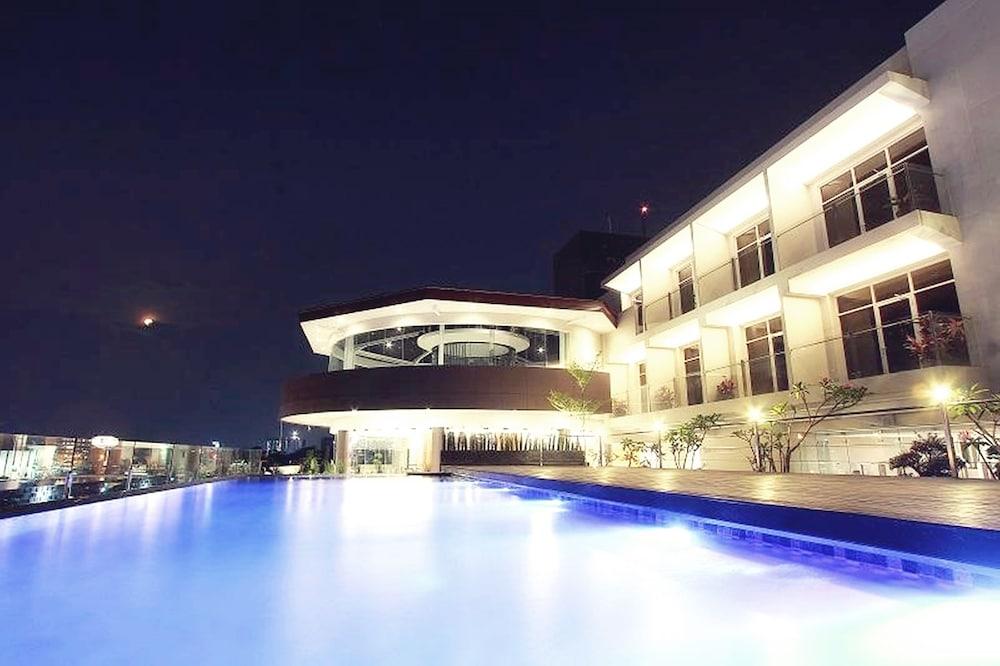 Grandia Hotel Bandung Exterior photo