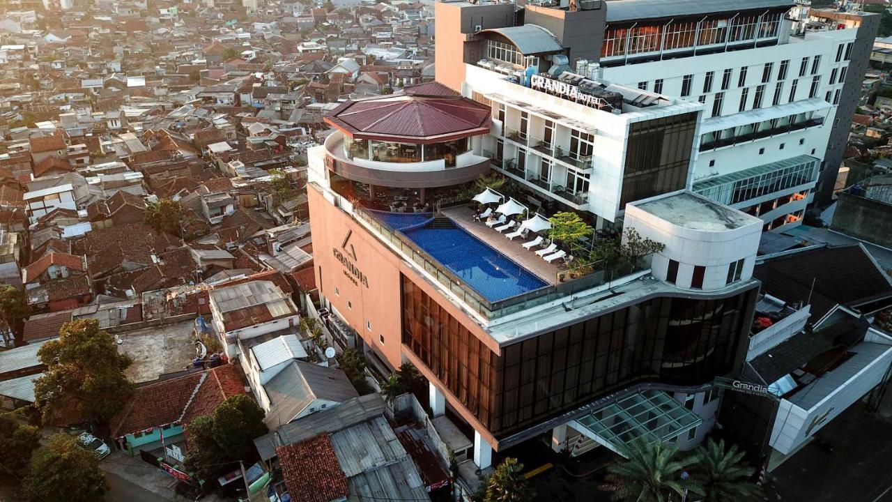 Grandia Hotel Bandung Exterior photo