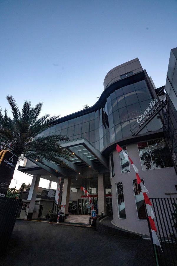 Grandia Hotel Bandung Exterior photo
