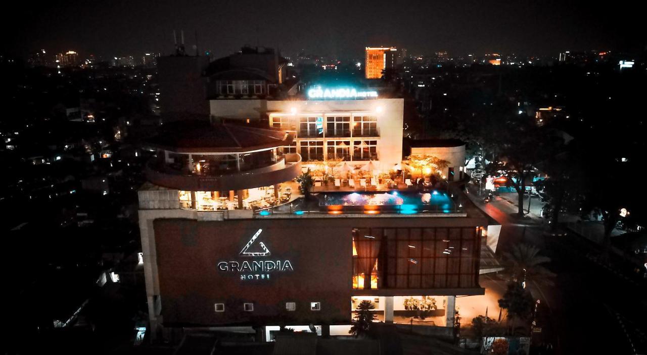 Grandia Hotel Bandung Exterior photo