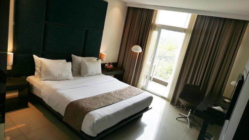 Grandia Hotel Bandung Exterior photo