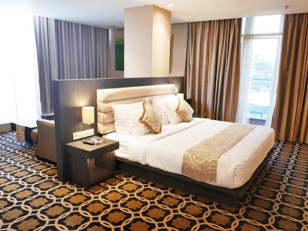 Grandia Hotel Bandung Exterior photo
